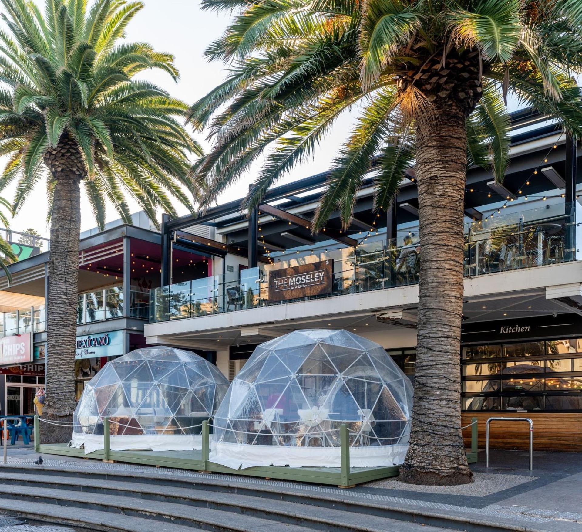 Belle Escapes - Beachfront Balcony Apartment Glenelg